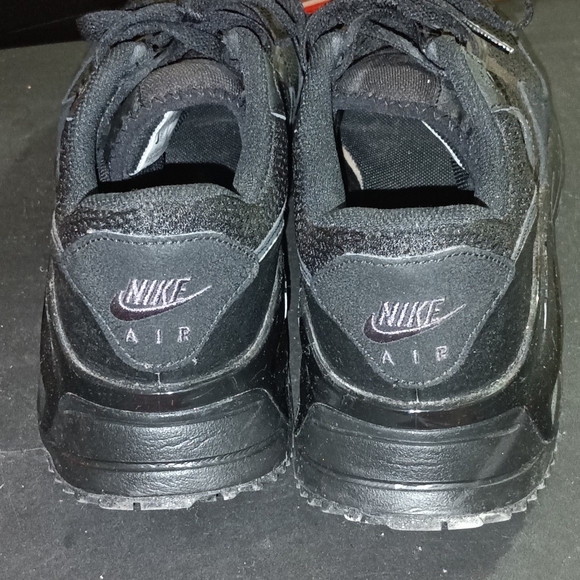 Men's black on black Nike Air Max - Picture 4 of 6